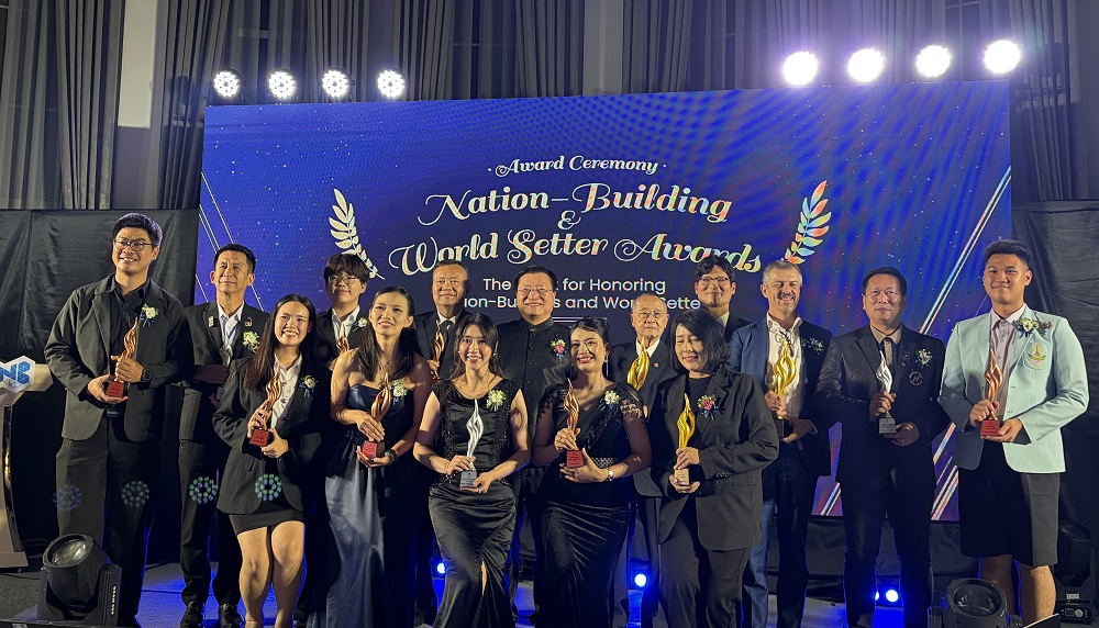 [사진] 2. 태국 Nation-Building Awards 수상(단체)